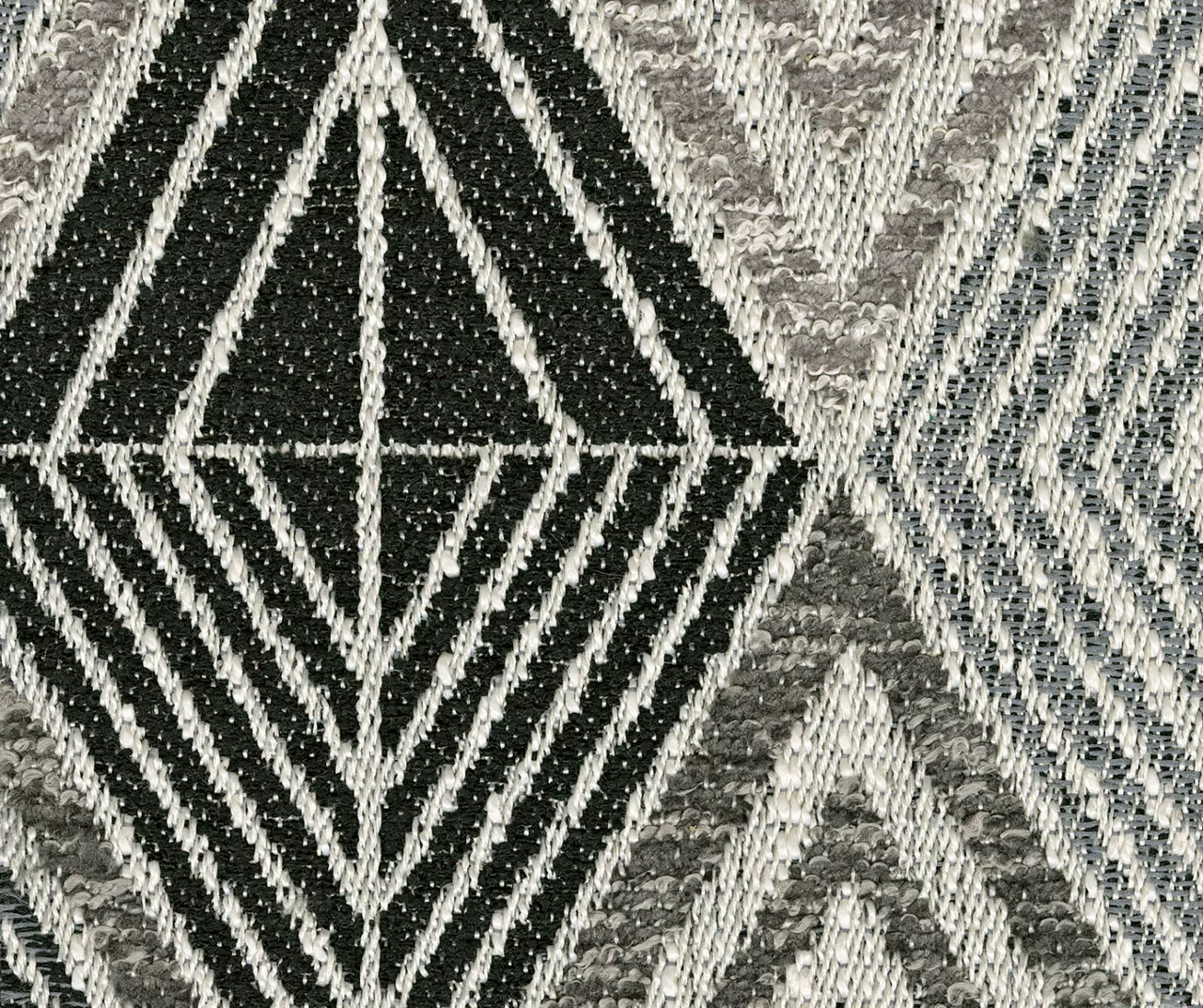 Broyhill Hollyview Shadow 3-Piece Sectional 7 Broyhill Hollyview Shadow 3-Piece Sectional - Image 5